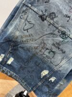 Balenciaga Graffiti-Print Distressed Denim Jacket - 图片 8