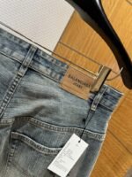 Balenciaga Distressed Wash Jeans - 图片 8