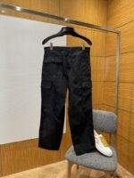 Prada Metal Logo-Embellished Cotton Trousers - 图片 2