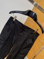 Prada Metal Logo-Embellished Cotton Trousers - 图片 3