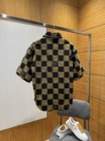 LV Logo Print Pointed Collar Single-Button Short-Sleeve Shirt 1 - 图片 2
