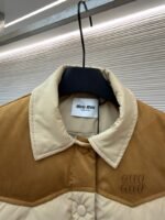 Miu Miu Color-Blocked Short Drawstring Down Vest - 图片 3