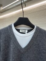 Miu Miu Cashmere V-Neck Sweater - 图片 3