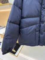 Miu Miu Double-Faced Stand Collar Micro-Logo Zipper Long-Sleeve Down Jacket - 图片 7