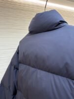 Miu Miu Double-Faced Stand Collar Micro-Logo Zipper Long-Sleeve Down Jacket - 图片 9