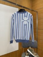 LV 2026 SpringSummer Collection New Blue and White Vertical Striped Cardigan - 图片 2