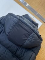 Prada Classic Triangle Logo Detachable Sleeves Down Jacket 1 - 图片 7