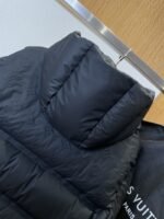 LV Embossed Floral Hooded Down Jacket - 图片 6