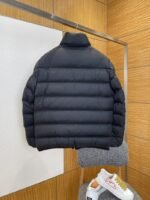 Gucci Embroidered Logo Stand Collar Down Jacket 4 - 图片 2