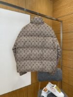 LV Monogram All-Over Print Stand Collar Down Jacket - 图片 2