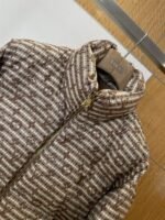 LV Monogram All-Over Print Stand Collar Down Jacket - 图片 3