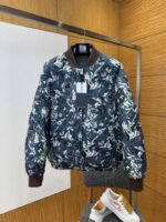 LV Leather Label Camo Reversible Down Jacket - 图片 3