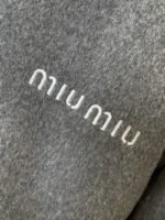 Miu Miu Embroidered Stand Collar Fleece-Lined Down Jacket - 图片 6