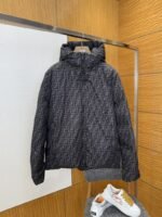 Fendi Striped Reversible All-Over Print Hooded Down Jacket 2 - 图片 3
