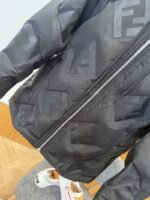 Fendi Embossed Logo Hooded Down Jacket - 图片 4