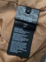 Prada Enameled Triangle Logo Stand Collar Down Jacket - 图片 9