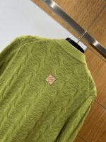 LV Solid Color Sheep Wool Stand Collar Long Sleeve - 图片 6