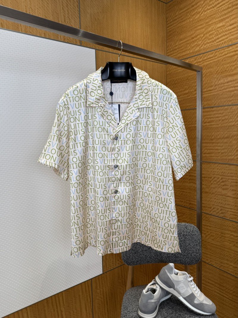 wsxc1773118106041_0.jpg LV All-Over Letter Print Short-Sleeve Shirt - 图片 1