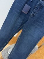 LV Long Straight-Leg Distressed Jeans - 图片 4
