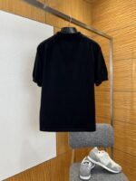 LV Letter-Embossed Minimalist Short-Sleeve Polo Shirt - 图片 2
