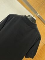 LV Letter-Embossed Minimalist Short-Sleeve Polo Shirt - 图片 6