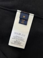 LV Letter-Embossed Minimalist Short-Sleeve Polo Shirt - 图片 9