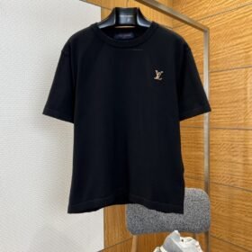 LV Logo Embroidered Knit Short-Sleeve T-Shirt 1