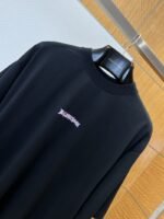 Balenciaga Gothic-Style Letter Embroidered Crew-Neck Short-Sleeve T-Shirt - 图片 3