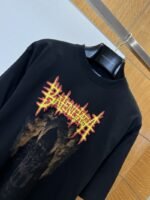Balenciaga Gothic-Style Letter Print Embroidered Short-Sleeve T-Shirt 1 - 图片 3