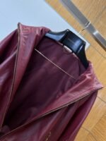 LV Gold-Embossed Zipper Stand-Up Collar Luxury Leather Jacket - 图片 4