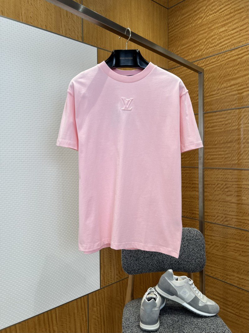 wsxc1775704621840_0.jpg LV Embossed Logo Short-Sleeve T-Shirt 5 - 图片 1