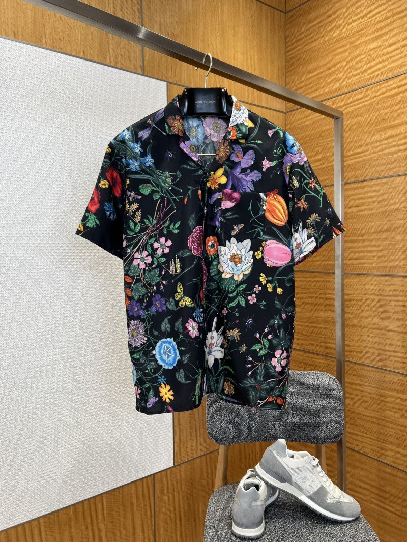 wsxc1775777716104_0.jpg Gucci Floral All-Over Print Single-Button Short-Sleeve Shirt - 图片 1